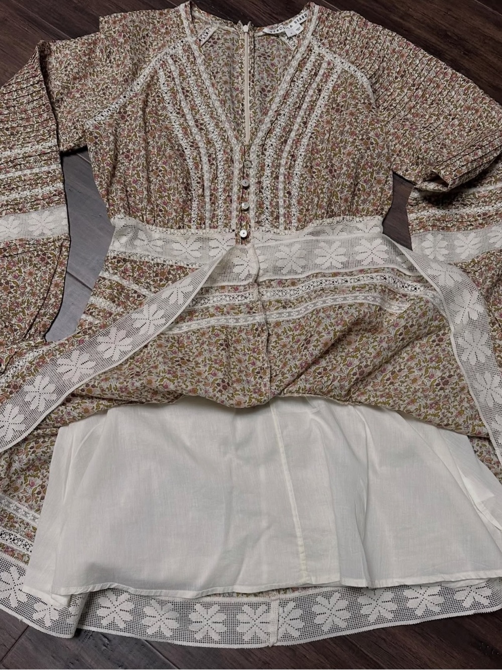 Veronica Beard Beige and White Floral V-Neck Long Sleeve Mini Dress - Picture 3 of 8